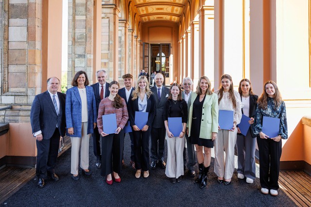 Preisverleihung Abiturientenpreis 2025 in Anwesenheit von unserem Ehrenmitglied Landtagspräsidentin Ilse Aigner und Staatsministerin für Unterricht und Kultus Anna Stolz